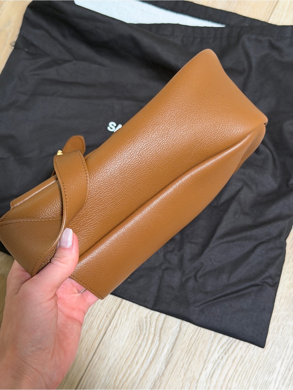 Saint Laurent Le 5 À 7 Supple Small Shoulder Bag in Grained Leather - Picture 7 of 11